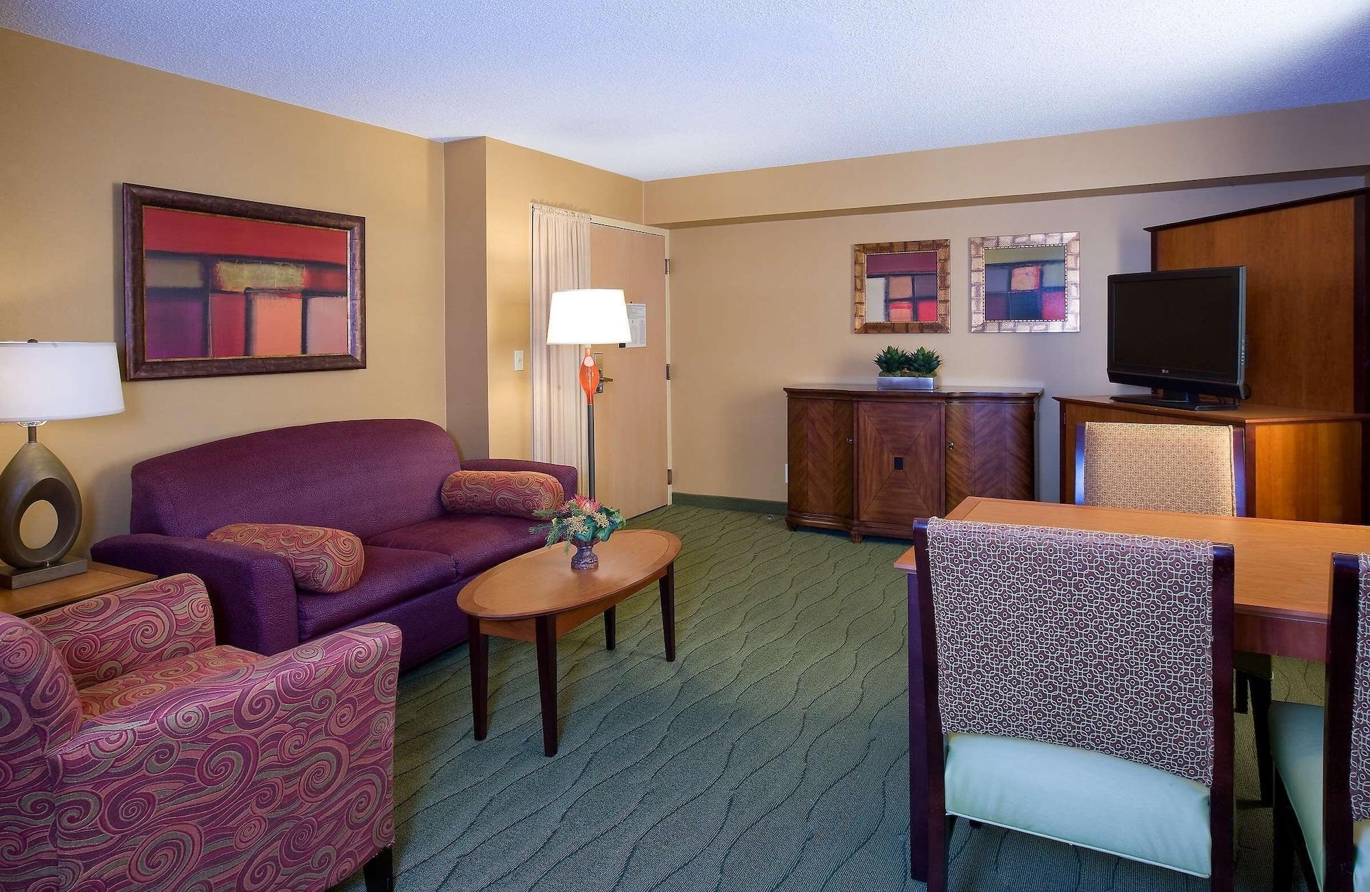 Embassy Suites By Hilton Kansas City International Airport Room photo