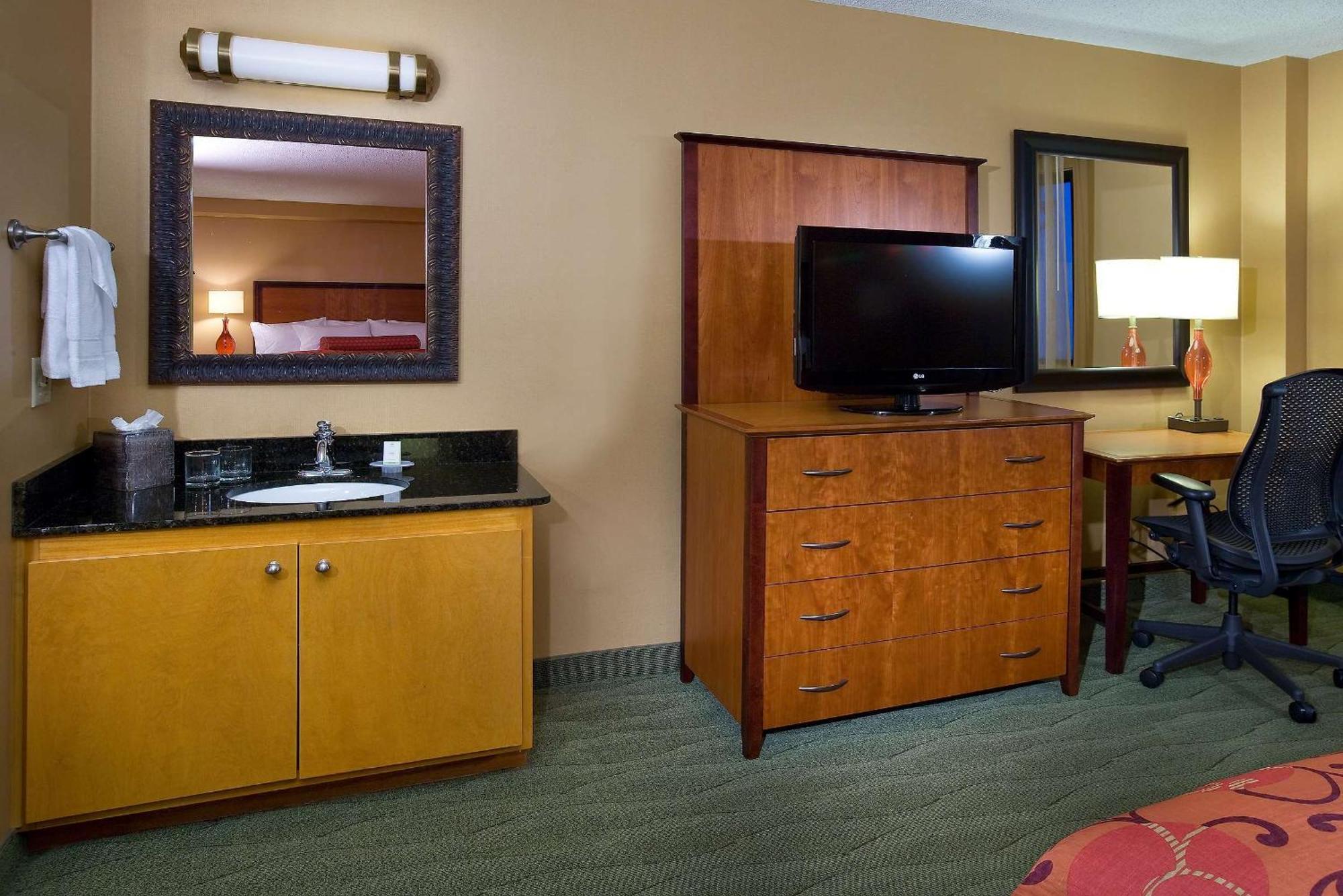 Embassy Suites By Hilton Kansas City International Airport Room photo