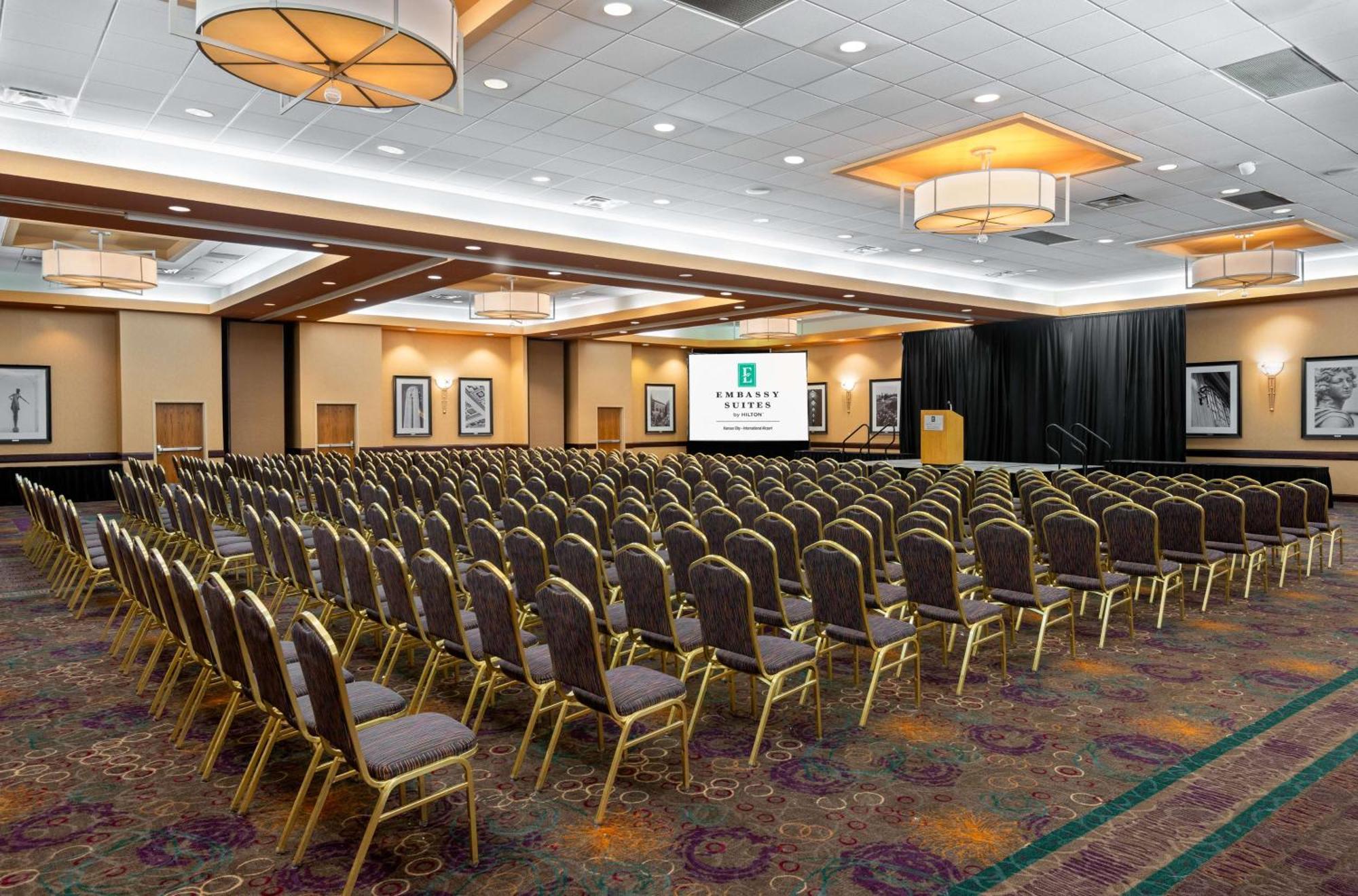 Embassy Suites By Hilton Kansas City International Airport Exterior photo