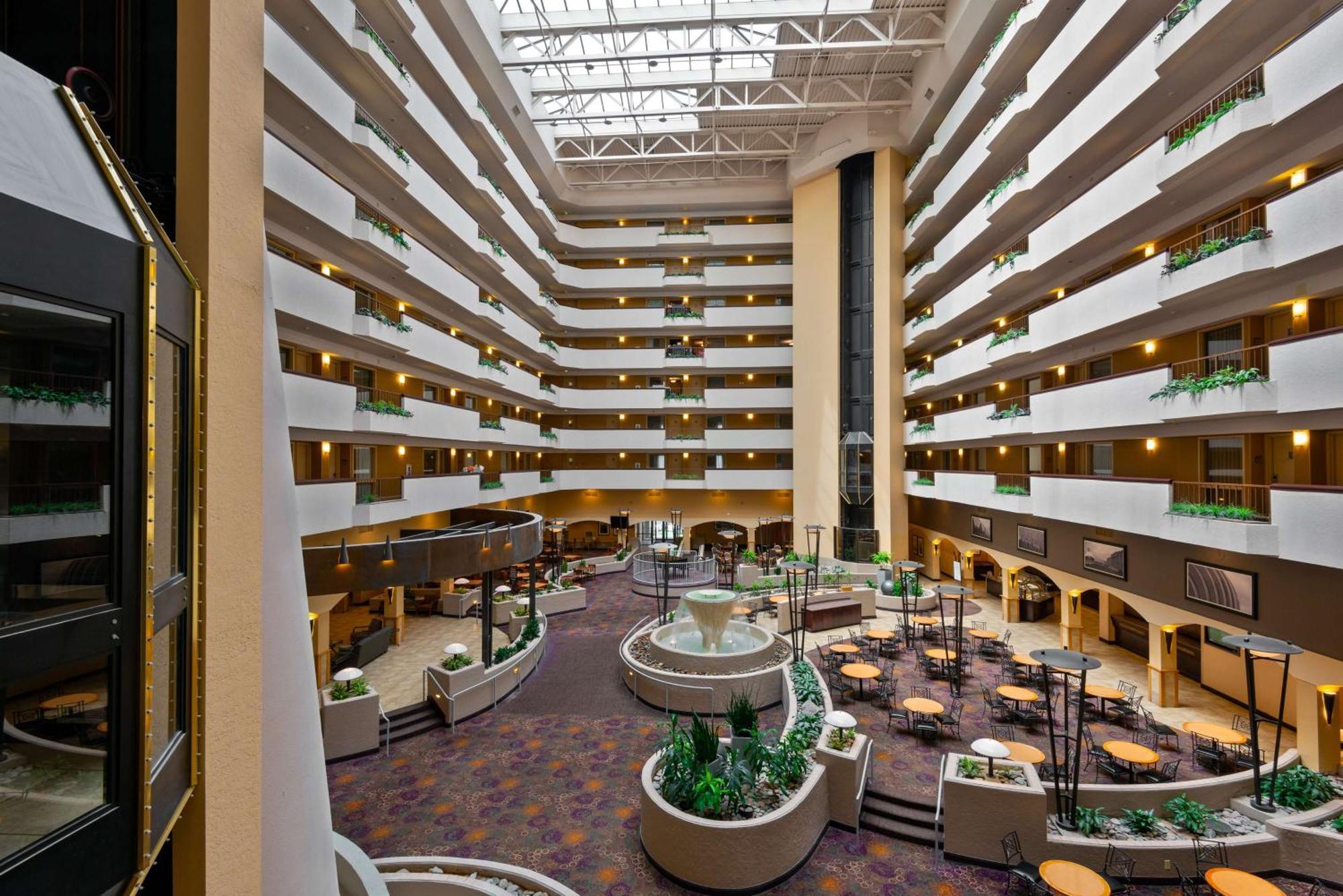 Embassy Suites By Hilton Kansas City International Airport Exterior photo